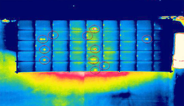 赤外線サーモグラフィカメラでのソーラーパネル診断事例01